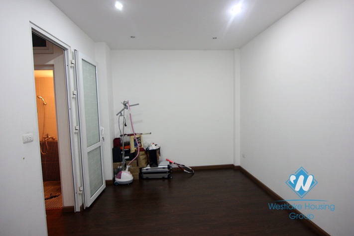 Cheap and nice house with 04 bedrooms for rent in Tay Ho area 